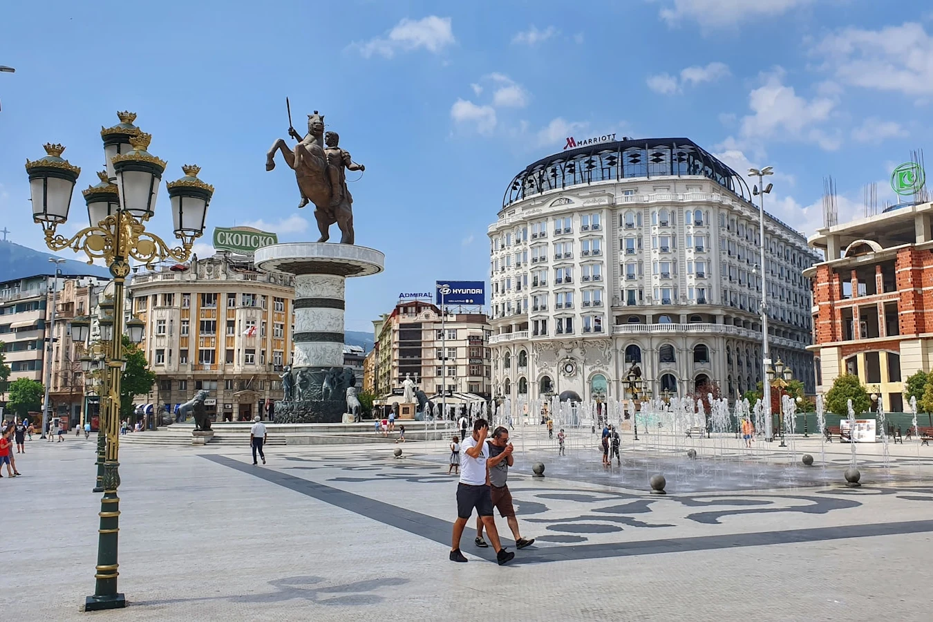 Mazedonien-Platz in Skopje mit Reiterstandbild